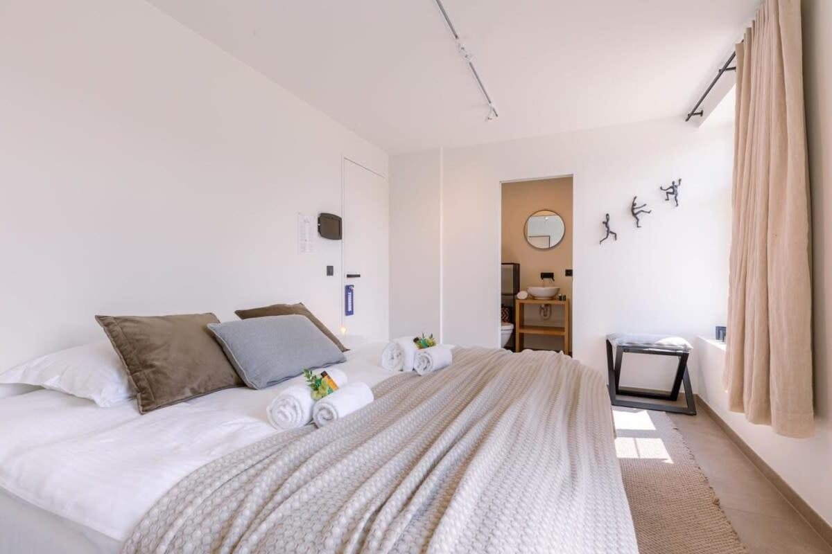Huswell - Lord - Charming Double Room At Ranch "De Blauwe Zaal" Bruges Exterior foto